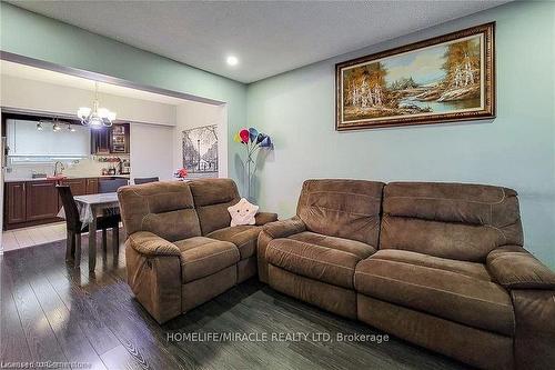 26-62 Riverdale Drive, Hamilton, ON - Indoor Photo Showing Living Room