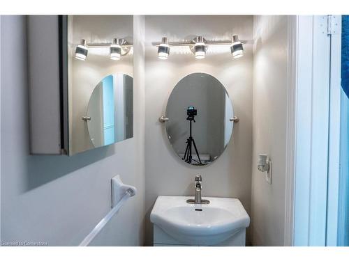 98 Kovac Road, Cambridge, ON - Indoor Photo Showing Bathroom