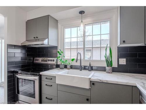 7-2258 Upper Middle Road, Burlington, ON - Indoor Photo Showing Kitchen With Upgraded Kitchen