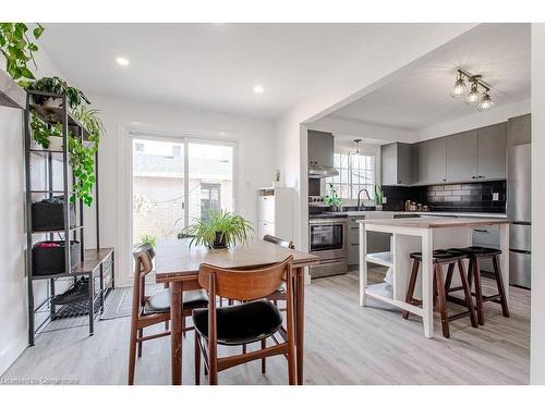 7-2258 Upper Middle Road, Burlington, ON - Indoor Photo Showing Dining Room