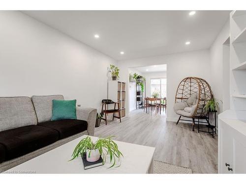 7-2258 Upper Middle Road, Burlington, ON - Indoor Photo Showing Living Room