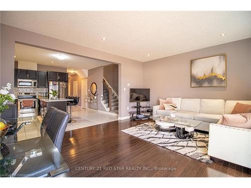 214 Poppy Drive E, Guelph, ON - Indoor Photo Showing Living Room