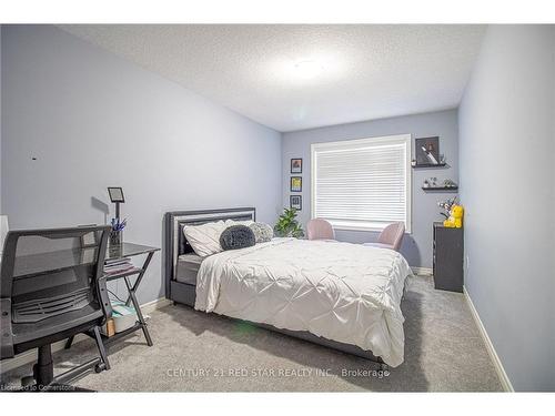 214 Poppy Drive E, Guelph, ON - Indoor Photo Showing Bedroom