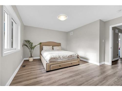 299 Windwood Drive, Hamilton, ON - Indoor Photo Showing Bedroom