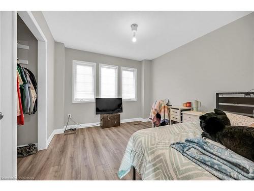 299 Windwood Drive, Hamilton, ON - Indoor Photo Showing Bedroom