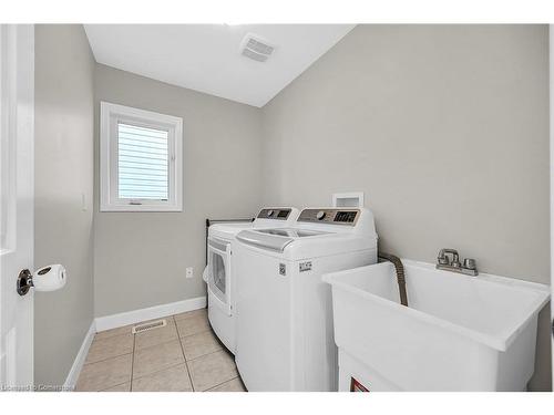 299 Windwood Drive, Hamilton, ON - Indoor Photo Showing Laundry Room