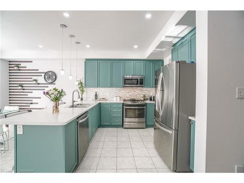 318 Wallace Street, Dufferin, ON - Indoor Photo Showing Kitchen With Stainless Steel Kitchen With Double Sink With Upgraded Kitchen