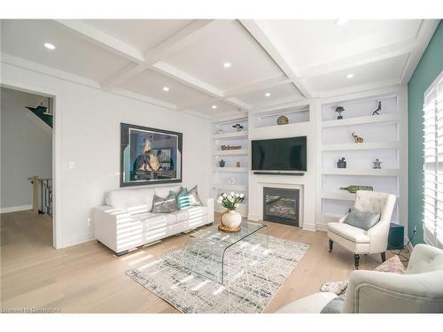 318 Wallace Street, Dufferin, ON - Indoor Photo Showing Living Room With Fireplace