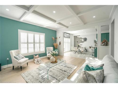 318 Wallace Street, Dufferin, ON - Indoor Photo Showing Living Room