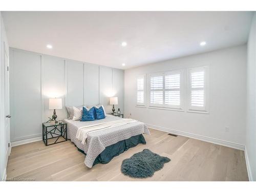 318 Wallace Street, Dufferin, ON - Indoor Photo Showing Bedroom