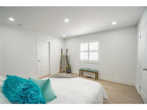 318 Wallace Street, Dufferin, ON - Indoor Photo Showing Bedroom