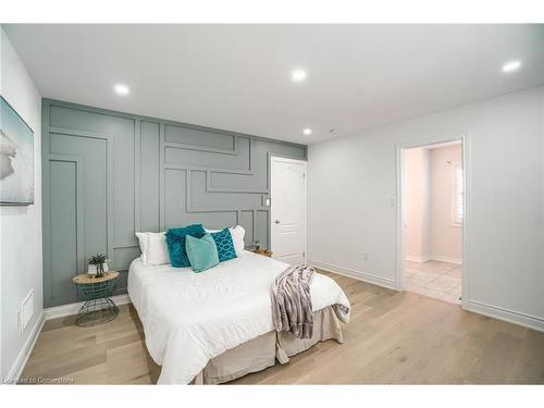 318 Wallace Street, Dufferin, ON - Indoor Photo Showing Bedroom