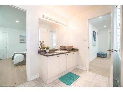 318 Wallace Street, Dufferin, ON - Indoor Photo Showing Bathroom