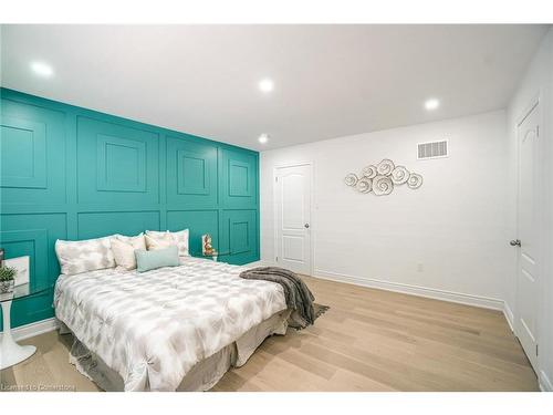 318 Wallace Street, Dufferin, ON - Indoor Photo Showing Bedroom