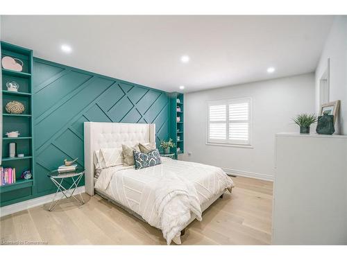 318 Wallace Street, Dufferin, ON - Indoor Photo Showing Bedroom