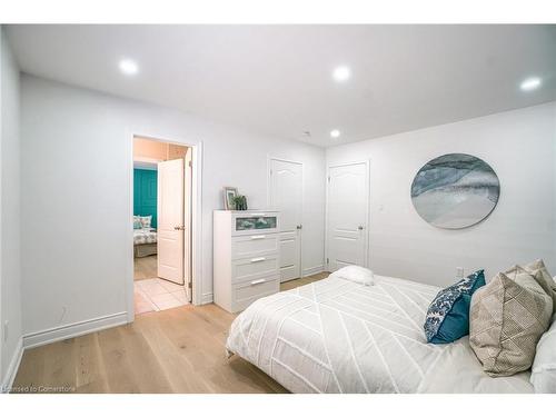 318 Wallace Street, Dufferin, ON - Indoor Photo Showing Bedroom