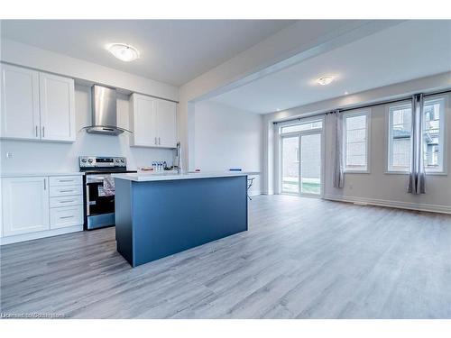 9201 Griffon Street, Niagara Falls, ON - Indoor Photo Showing Kitchen