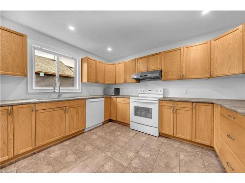 47 Queen Street N, Thorold, ON - Indoor Photo Showing Kitchen