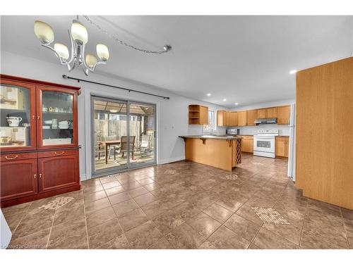 47 Queen Street N, Thorold, ON - Indoor Photo Showing Kitchen