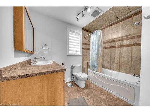 47 Queen Street N, Thorold, ON - Indoor Photo Showing Bathroom