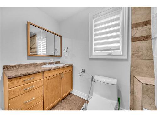 47 Queen Street N, Thorold, ON - Indoor Photo Showing Bathroom