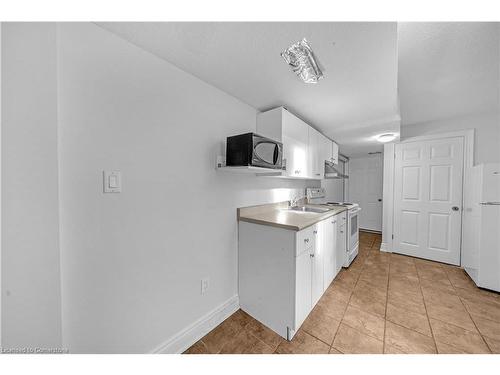 47 Queen Street N, Thorold, ON - Indoor Photo Showing Kitchen