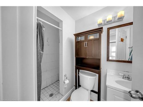 47 Queen Street N, Thorold, ON - Indoor Photo Showing Bathroom