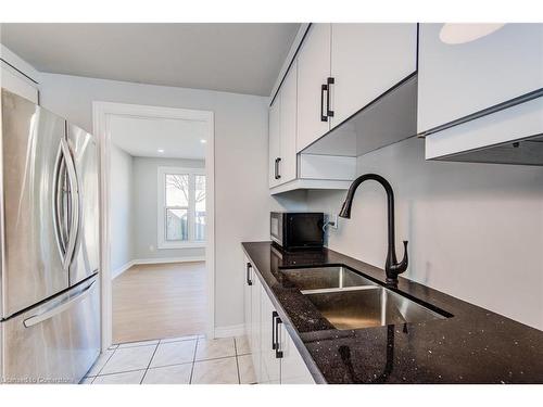 54-210 Glamis Road, Cambridge, ON - Indoor Photo Showing Kitchen With Double Sink