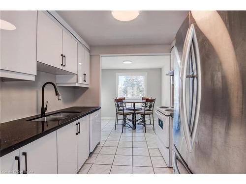 54-210 Glamis Road, Cambridge, ON - Indoor Photo Showing Kitchen With Double Sink With Upgraded Kitchen