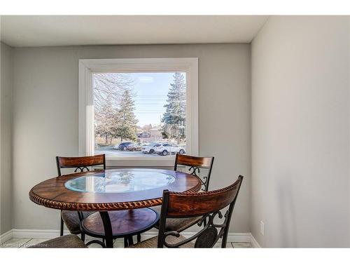 54-210 Glamis Road, Cambridge, ON - Indoor Photo Showing Dining Room