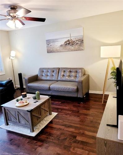 17 Gander Lane, Cambridge, ON - Indoor Photo Showing Living Room