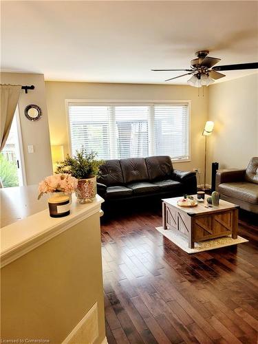 17 Gander Lane, Cambridge, ON - Indoor Photo Showing Living Room