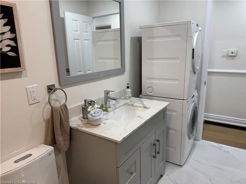 206 Folkstone Crescent, Brampton, ON - Indoor Photo Showing Laundry Room