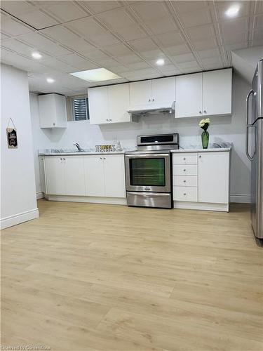 206 Folkstone Crescent, Brampton, ON - Indoor Photo Showing Kitchen