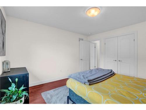 17 Lagoon Avenue, Hamilton, ON - Indoor Photo Showing Bedroom