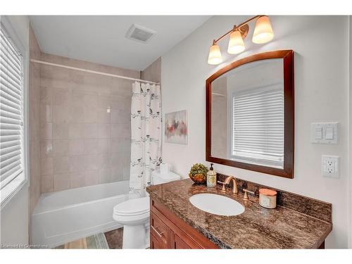 17 Lagoon Avenue, Hamilton, ON - Indoor Photo Showing Bathroom