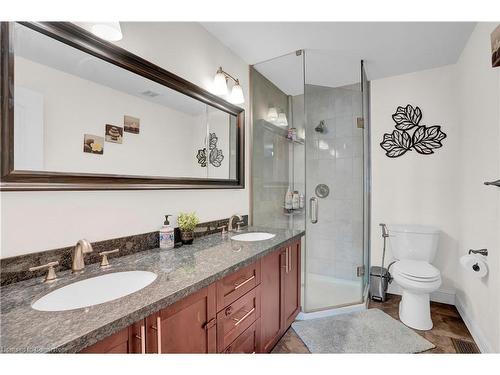 17 Lagoon Avenue, Hamilton, ON - Indoor Photo Showing Bathroom