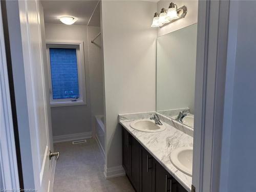 857 Knights Lane, Woodstock, ON - Indoor Photo Showing Bathroom