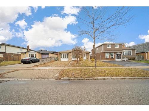 4211 Brandon Gate Drive, Mississauga, ON - Outdoor