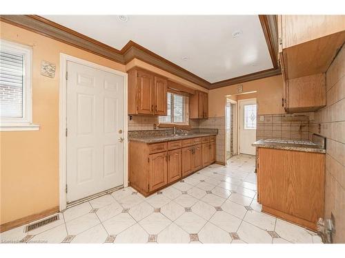 4211 Brandon Gate Drive, Mississauga, ON - Indoor Photo Showing Kitchen