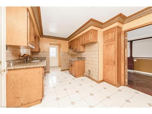 4211 Brandon Gate Drive, Mississauga, ON - Indoor Photo Showing Kitchen