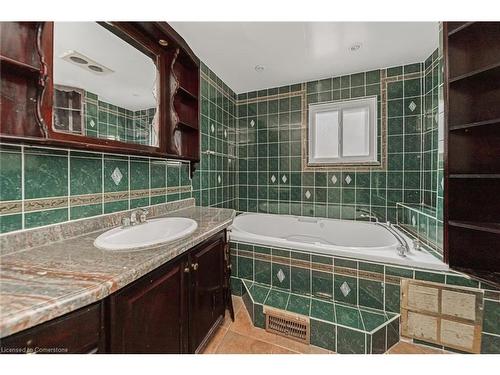 4211 Brandon Gate Drive, Mississauga, ON - Indoor Photo Showing Bathroom