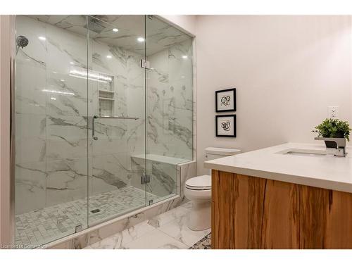 908 Bishop Place, Hamilton, ON - Indoor Photo Showing Bathroom