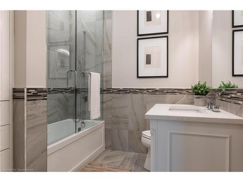 908 Bishop Place, Hamilton, ON - Indoor Photo Showing Bathroom