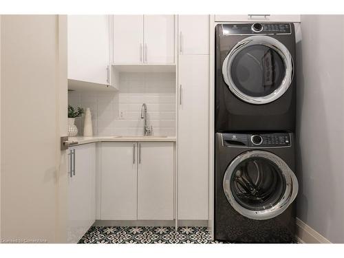 908 Bishop Place, Hamilton, ON - Indoor Photo Showing Laundry Room