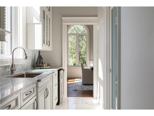 908 Bishop Place, Hamilton, ON - Indoor Photo Showing Kitchen With Upgraded Kitchen