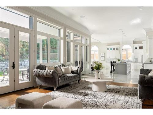 908 Bishop Place, Hamilton, ON - Indoor Photo Showing Living Room