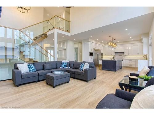 67 Creanona Boulevard, Stoney Creek, ON - Indoor Photo Showing Living Room