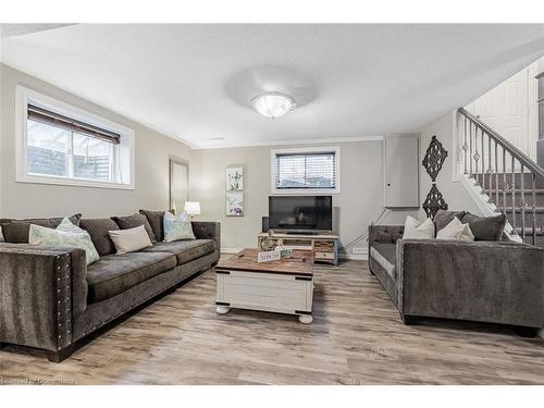 143 Stewart Street, Oakville, ON - Indoor Photo Showing Living Room