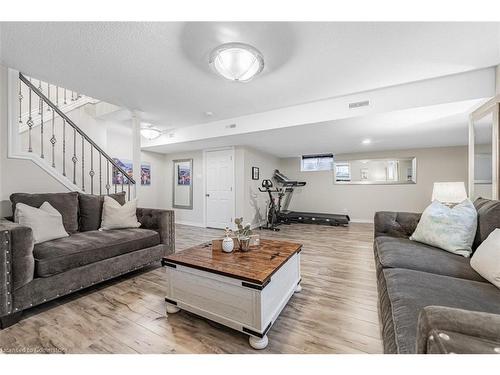 143 Stewart Street, Oakville, ON - Indoor Photo Showing Living Room